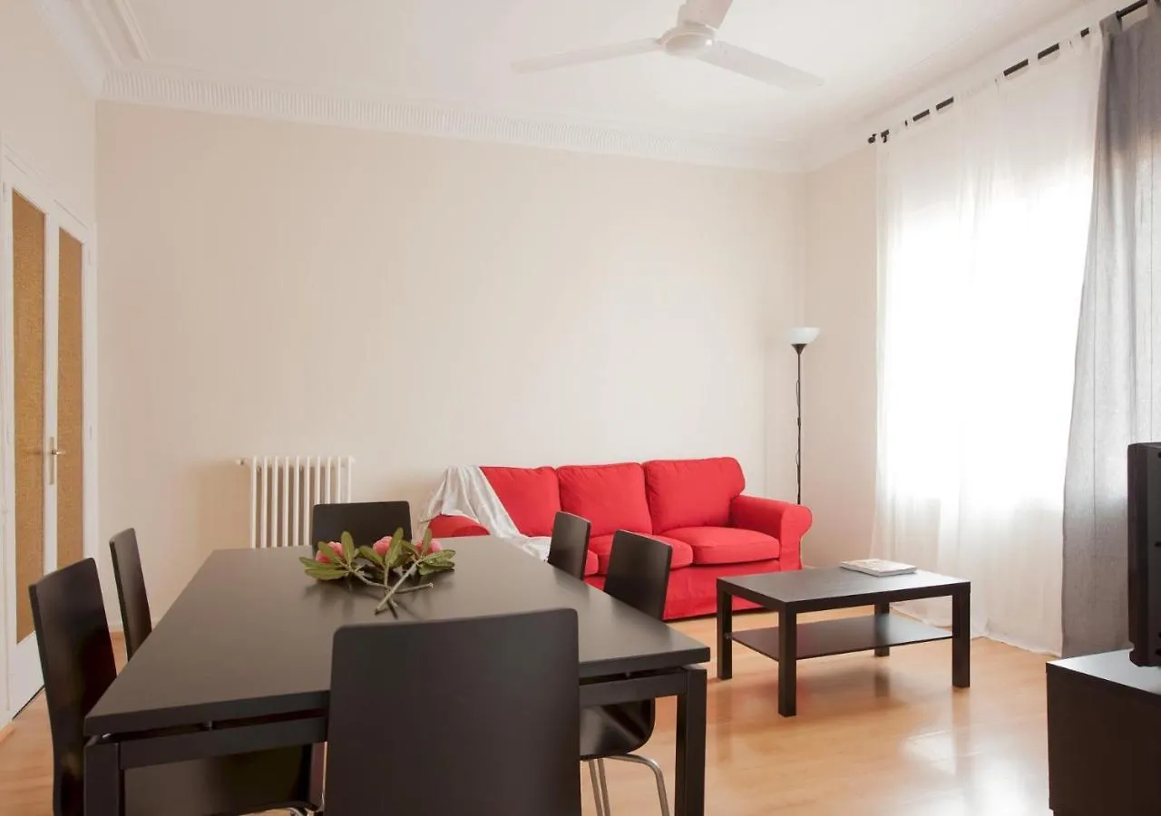 Apartment For Families And Staff Groups For 7 People Barcelona